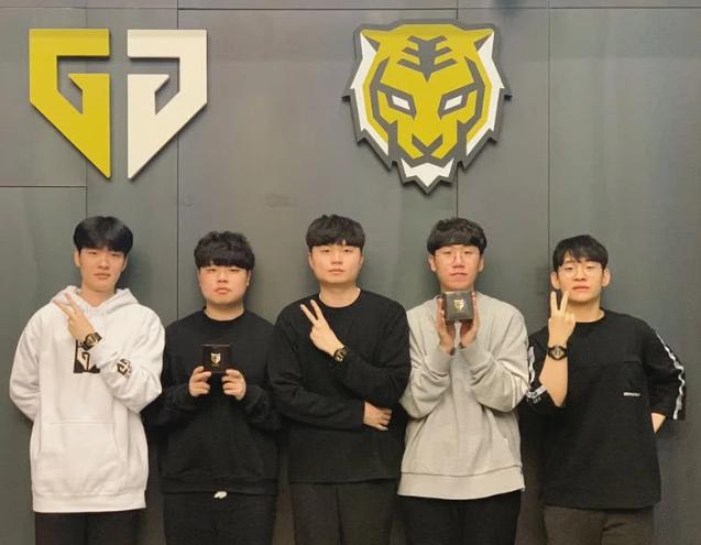 据球队与公 据球队与公